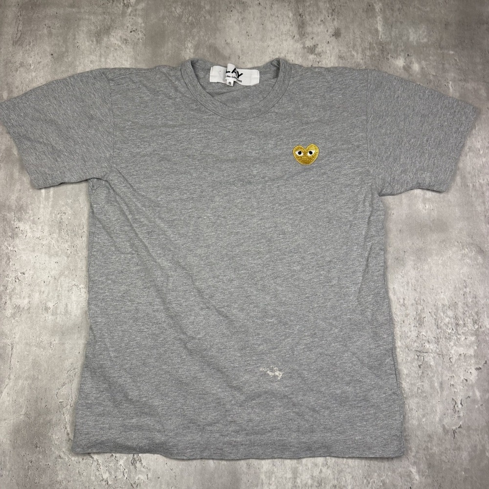 COMME des GARCONS PLAY Men's S Gray Heart Logo Crew Neck Short Sleeve T-Shirt